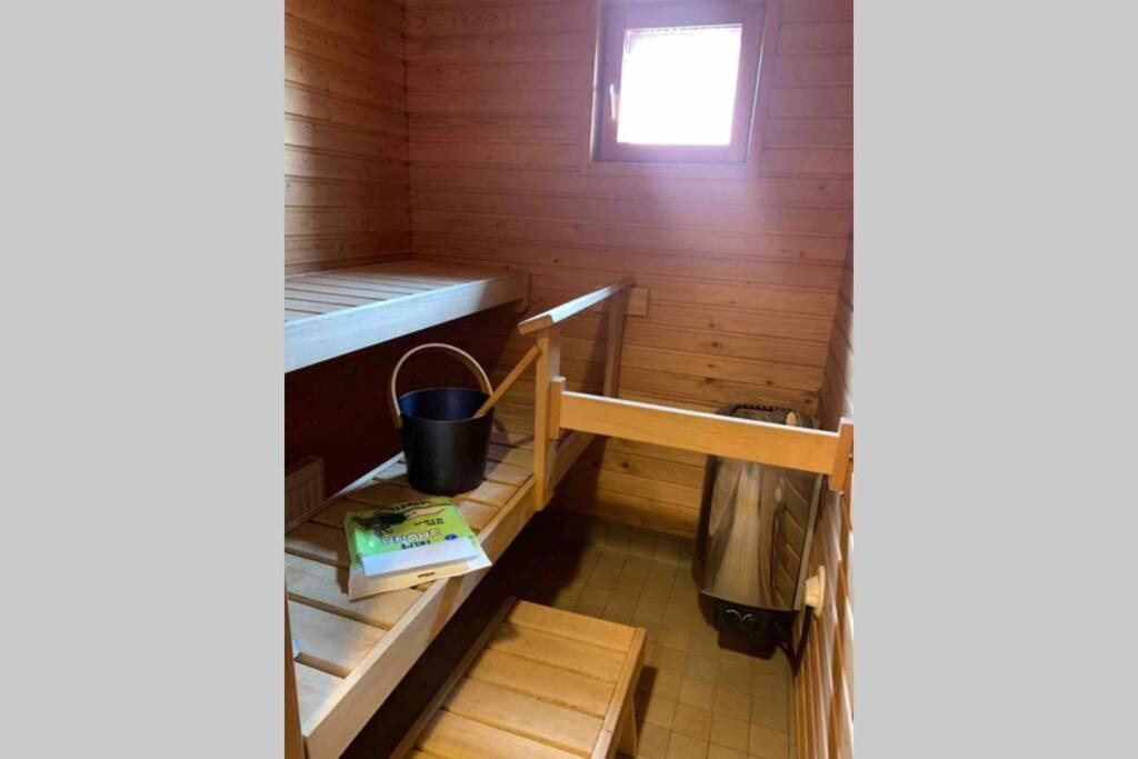 ヴァンターLuxus House With Sauna Nearby Airportアパートメント エクステリア 写真