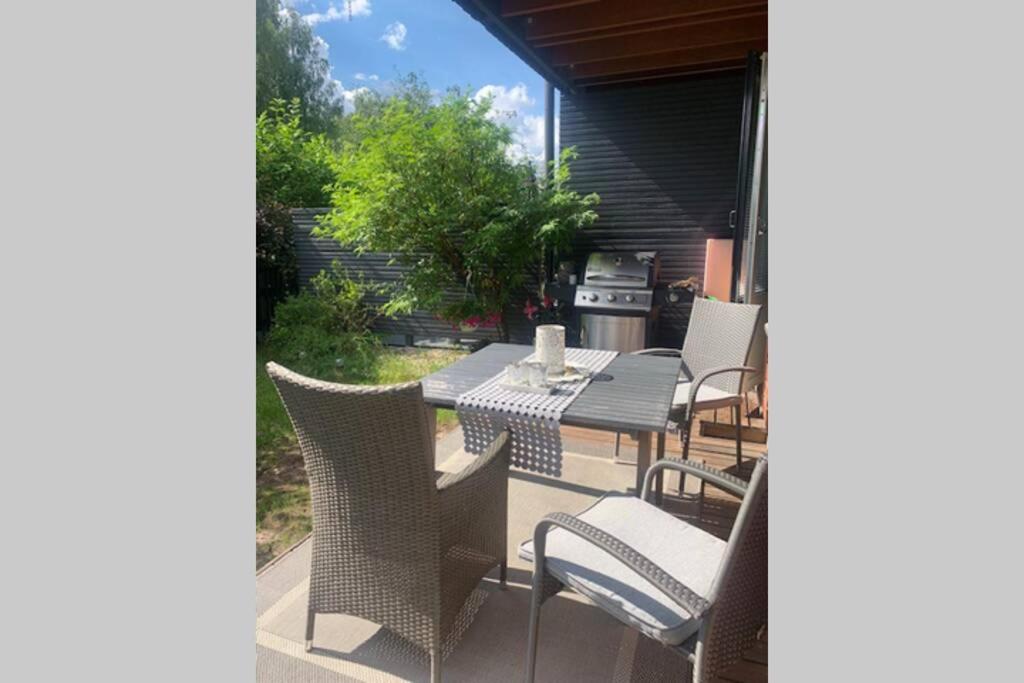 ヴァンターLuxus House With Sauna Nearby Airportアパートメント エクステリア 写真
